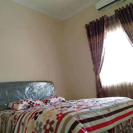 Jasmine Park Guest House Семаранг Екстериор снимка