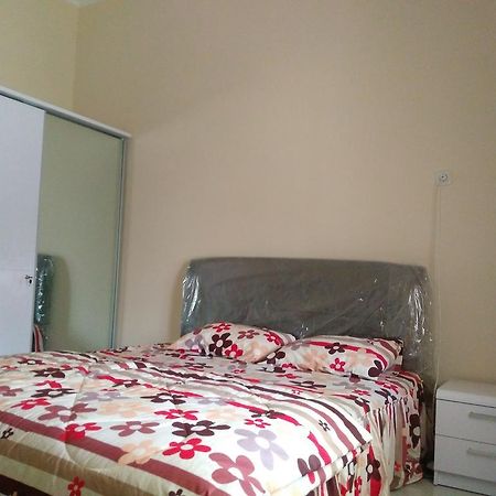 Jasmine Park Guest House Семаранг Екстериор снимка