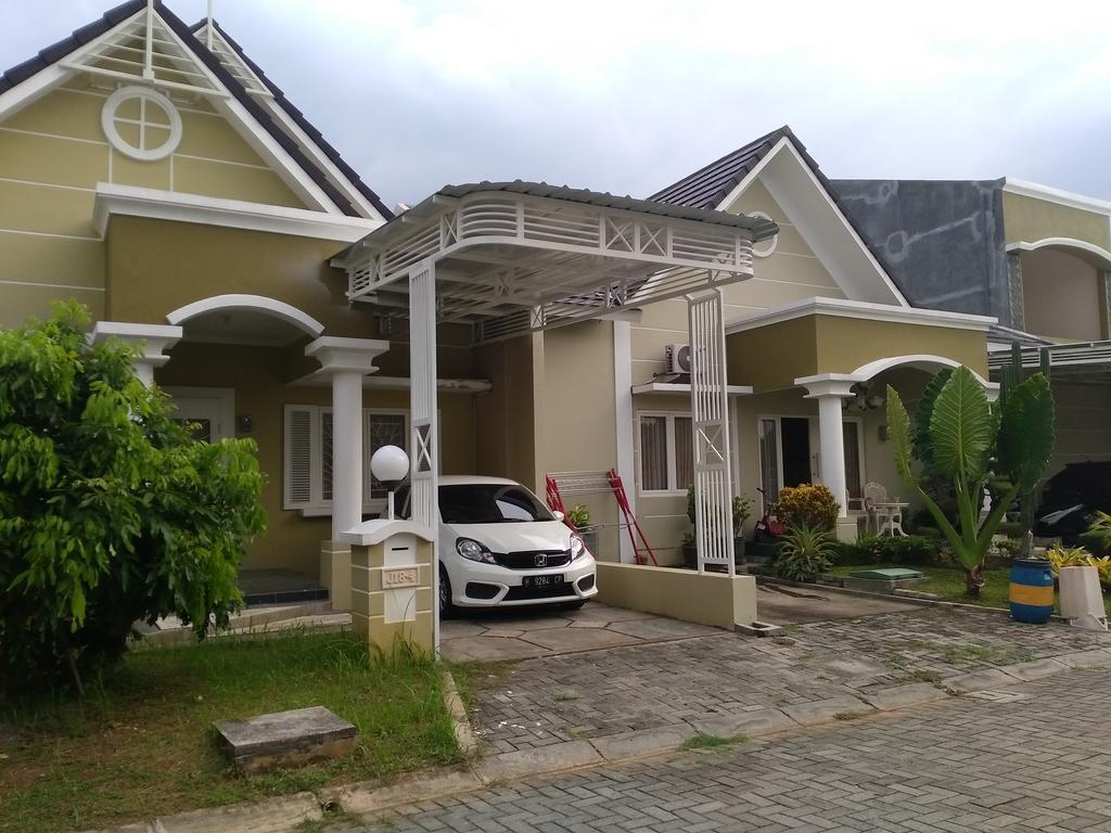 Jasmine Park Guest House Семаранг Екстериор снимка