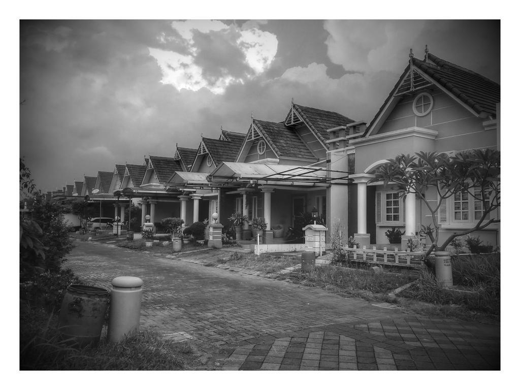 Jasmine Park Guest House Семаранг Екстериор снимка