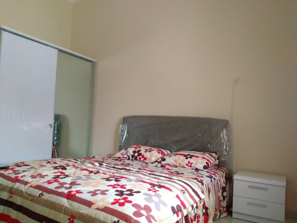 Jasmine Park Guest House Семаранг Екстериор снимка