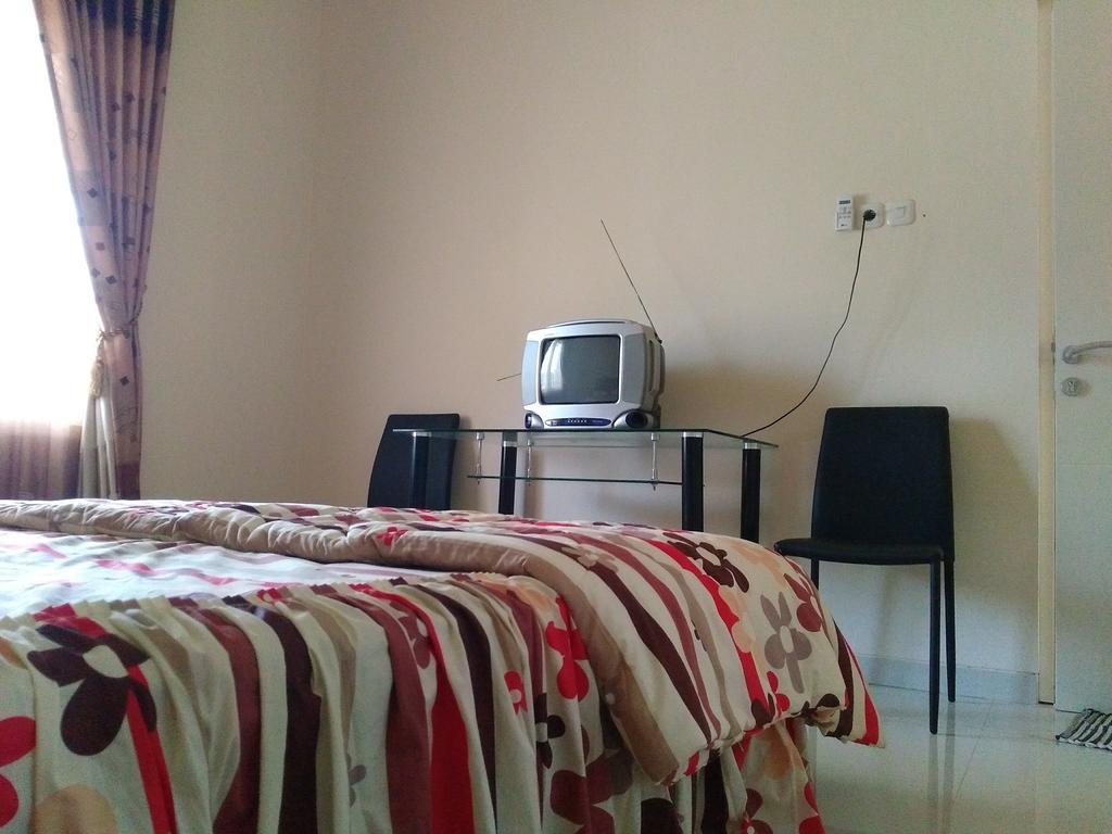 Jasmine Park Guest House Семаранг Екстериор снимка