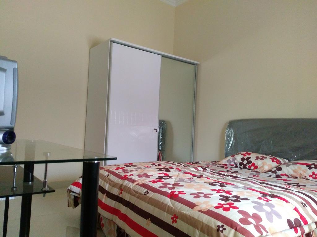 Jasmine Park Guest House Семаранг Екстериор снимка