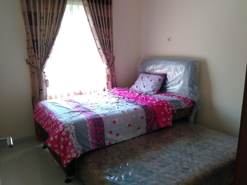 Jasmine Park Guest House Семаранг Екстериор снимка