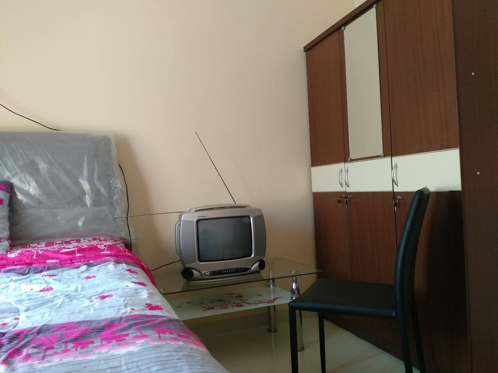 Jasmine Park Guest House Семаранг Екстериор снимка
