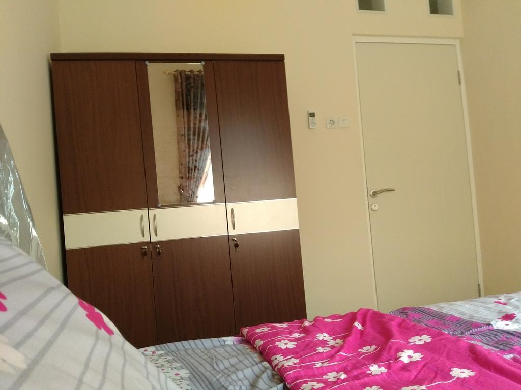 Jasmine Park Guest House Семаранг Екстериор снимка