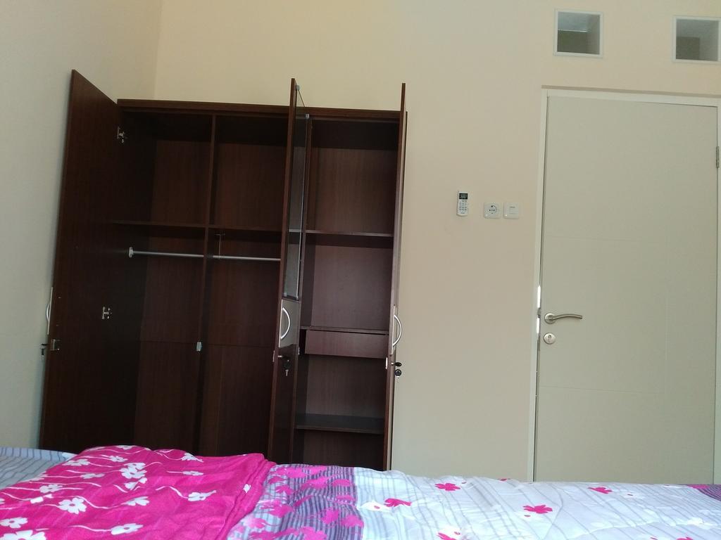 Jasmine Park Guest House Семаранг Екстериор снимка