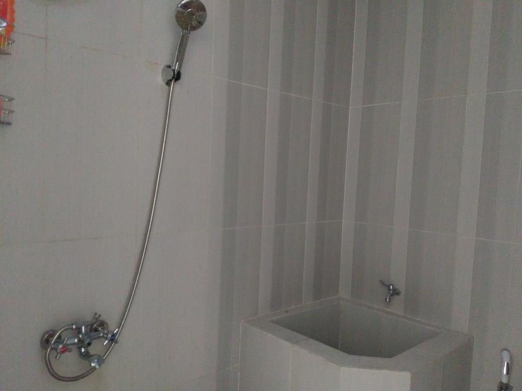 Jasmine Park Guest House Семаранг Екстериор снимка
