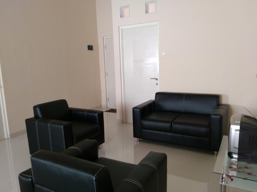 Jasmine Park Guest House Семаранг Екстериор снимка