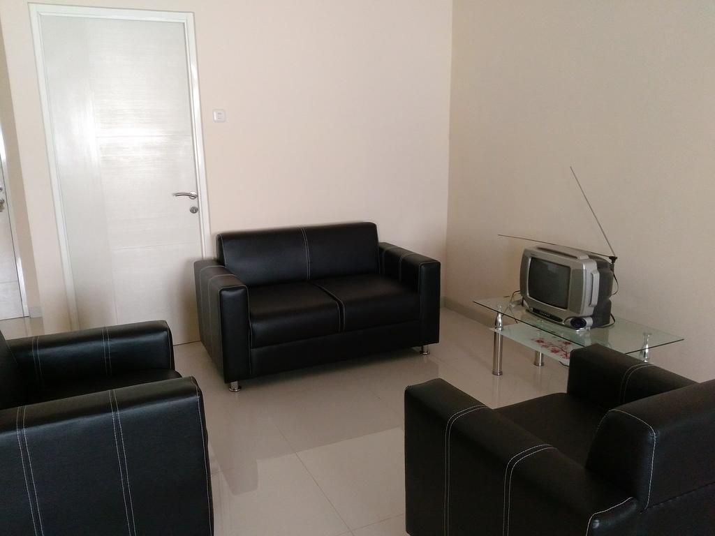 Jasmine Park Guest House Семаранг Екстериор снимка