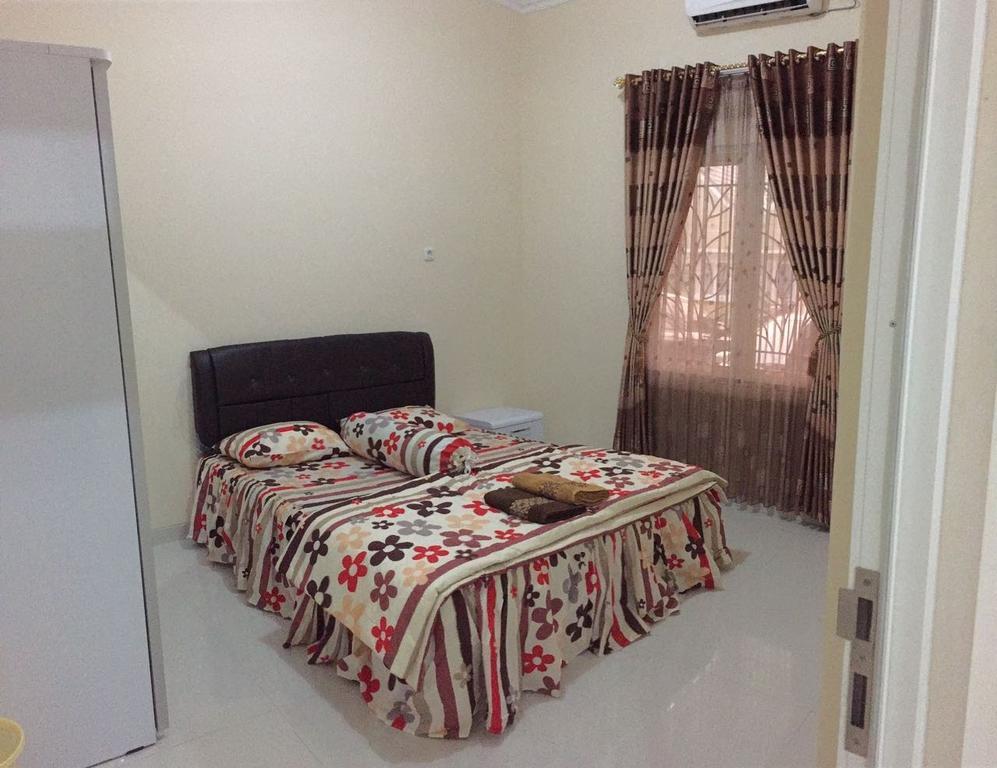 Jasmine Park Guest House Семаранг Екстериор снимка